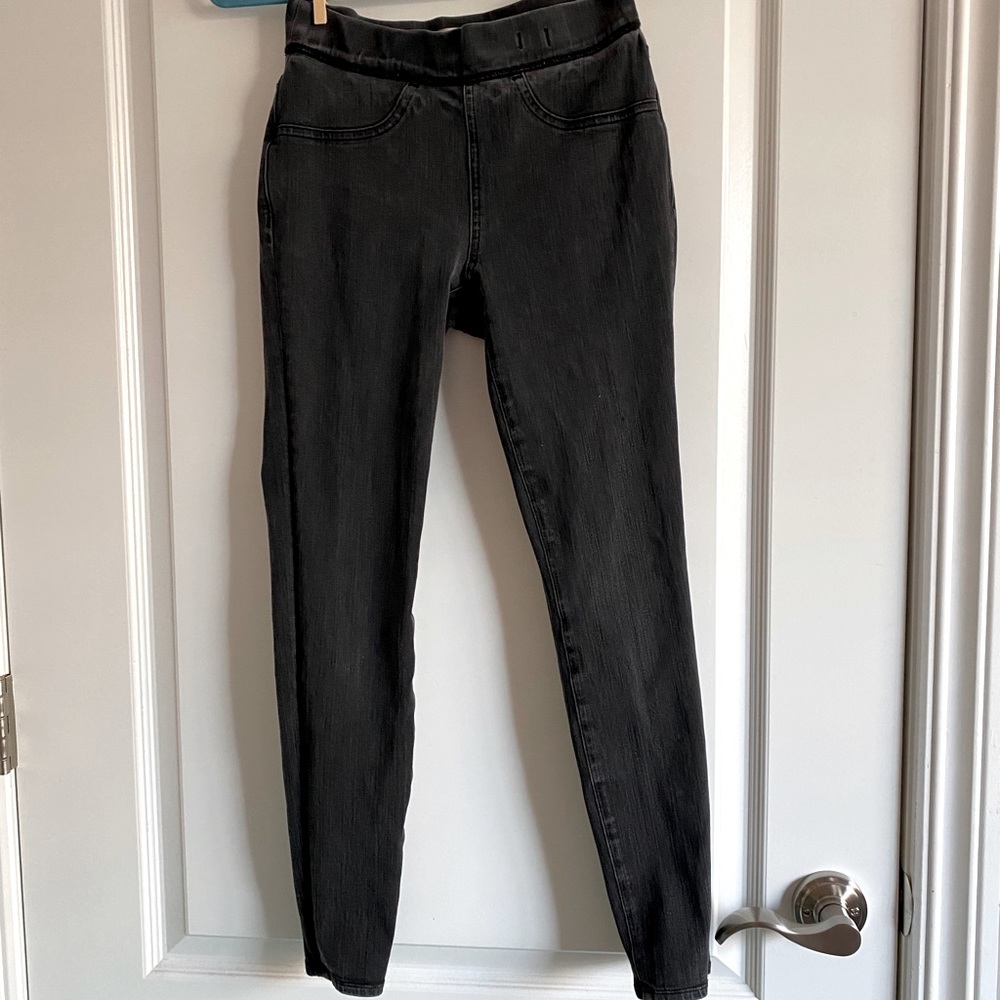 Black jegging jeans